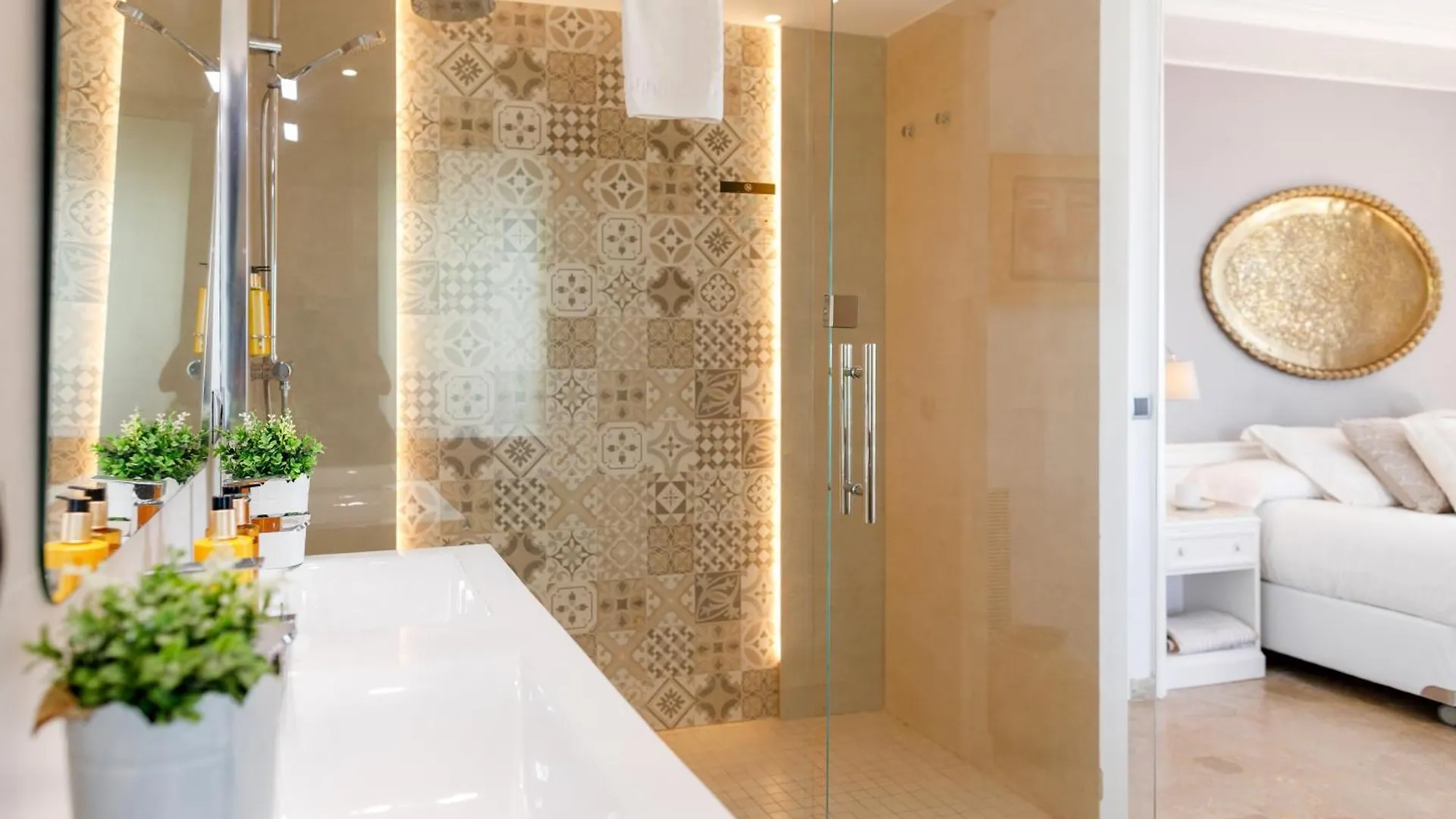 Luxurious Villa La Paz: Beach, Port Aventura Golf Salou