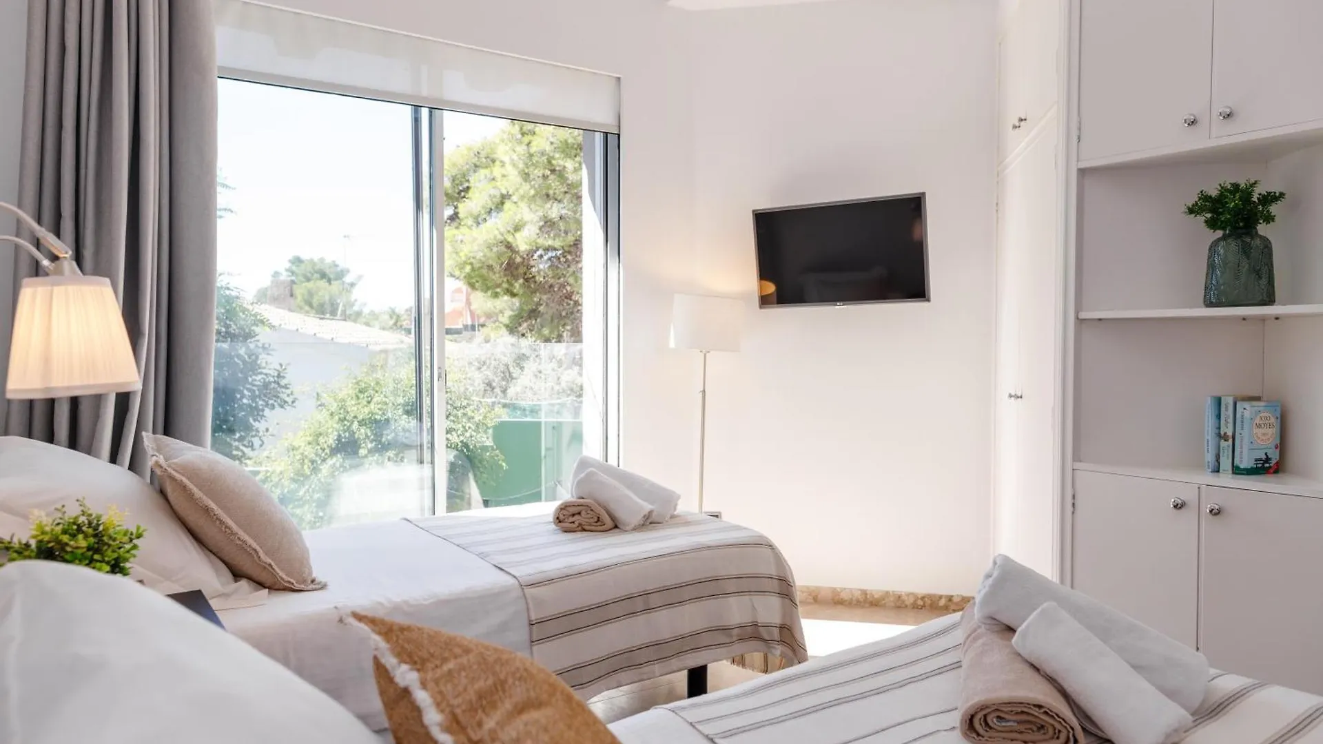 Luxurious Villa La Paz: Beach, Port Aventura Golf Salou