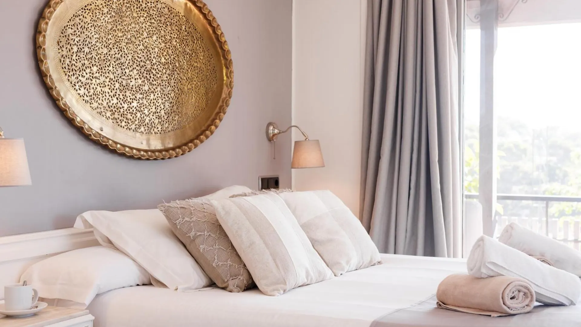 Luxurious Villa La Paz: Beach, Port Aventura Golf Salou