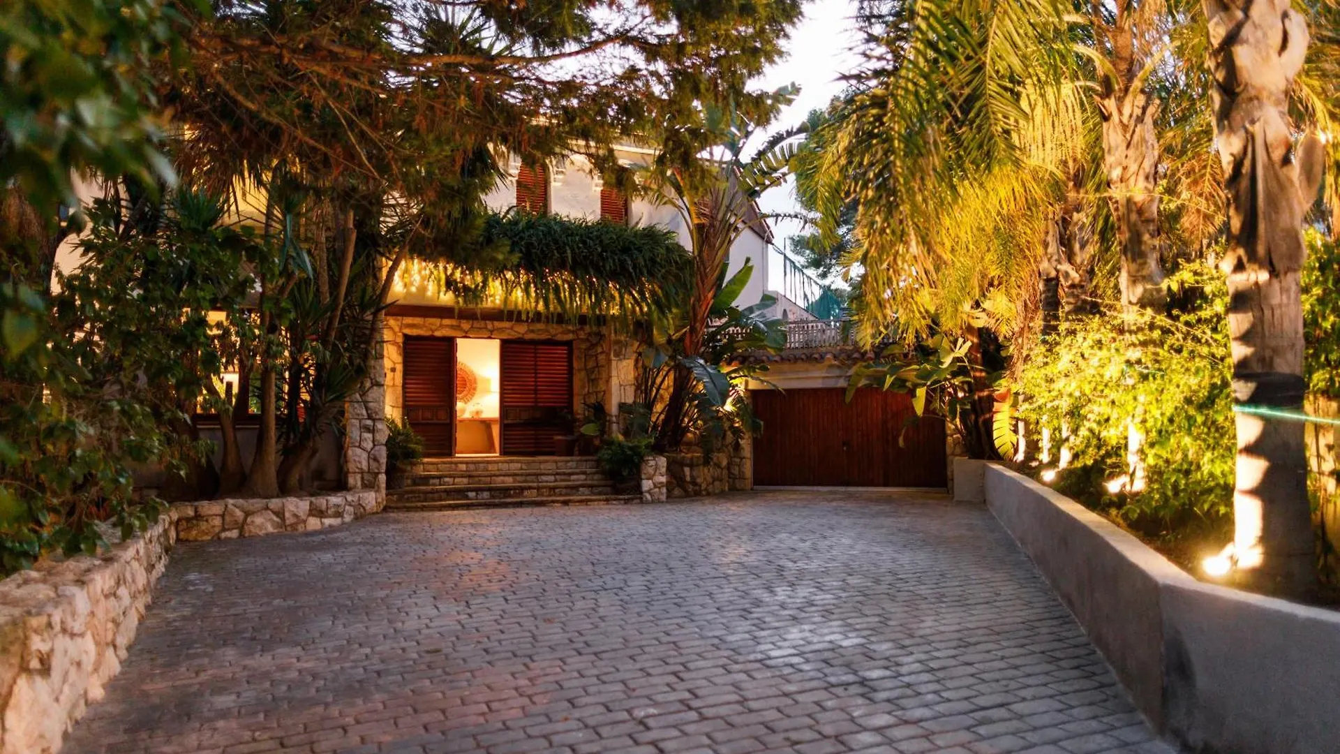 Luxurious Villa La Paz: Beach, Port Aventura Golf Salou