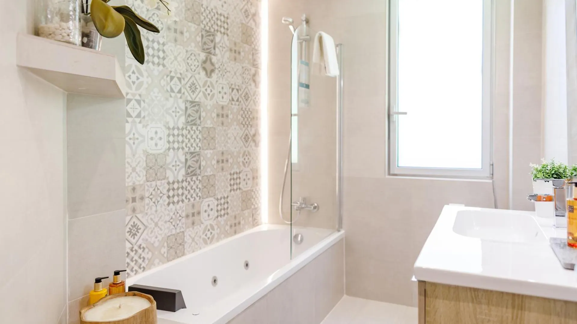 Luxurious Villa La Paz: Beach, Port Aventura Golf Salou