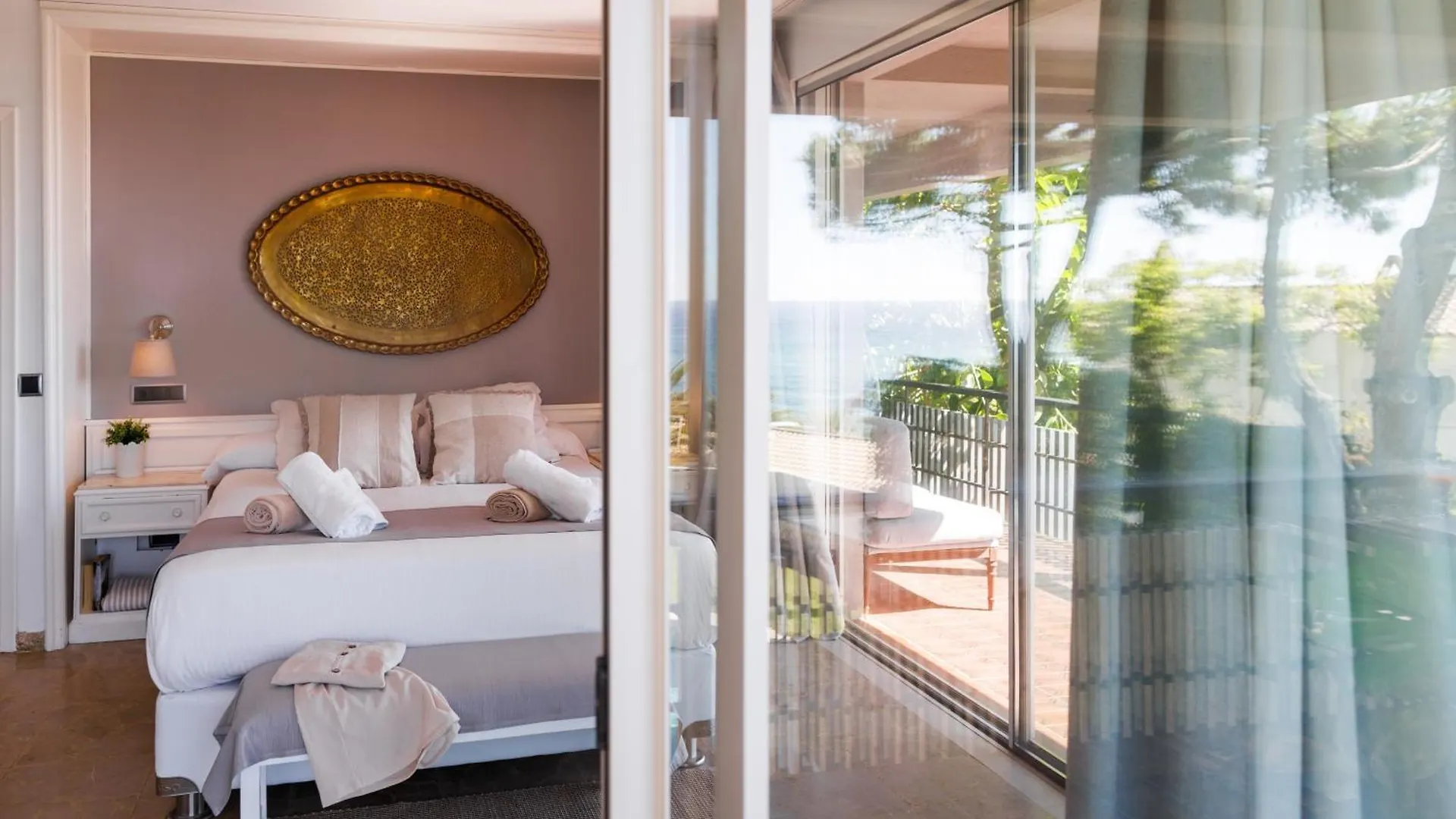 Luxurious Villa La Paz: Beach, Port Aventura Golf Salou